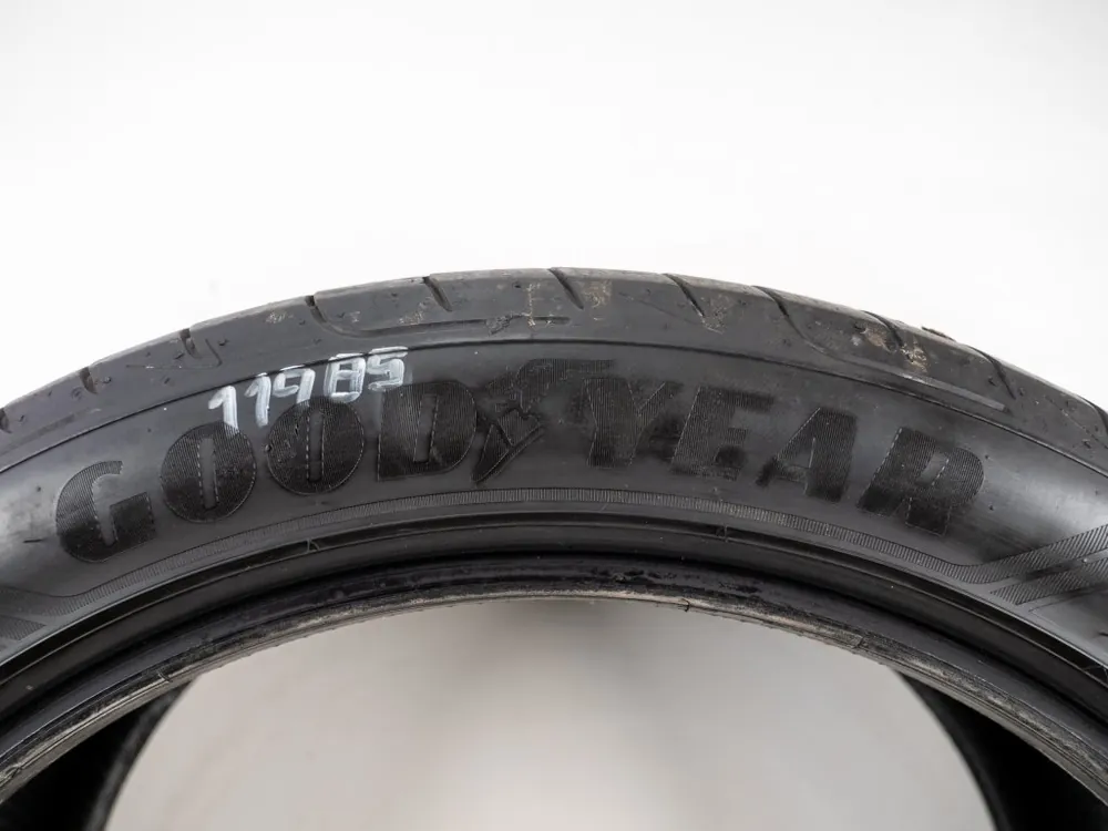 Letní Goodyear 235/45R20 - 2ks - vzorek cca 5,5 mm - Cenová bomba